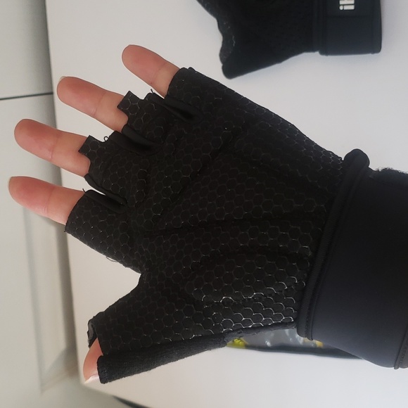 Ihuan Sports Gloves Black Size S/M NWOT - Picture 3 of 4